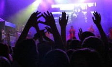 爱游戏教练-卡尔蒂斯球迷现场助威，激发球队夺冠斗志