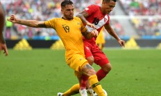 爱游戏电竞-包含秘鲁男子排球队硬战取胜，捧回冠军奖杯的词条