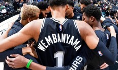 爱游戏网址-火箭队关键球员伤缺，球队整体实力受影响的简单介绍