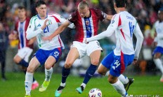 爱游戏官方-意大利队与北马其顿队展开激烈对决