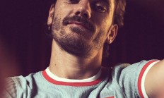 包含马德里竞技阵中新星崭露头角，表现耀眼的词条