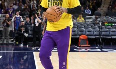 爱游戏网站入口-关于步行者球员个人表现亮眼，现队内得分王的信息