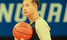 爱游戏平台-比赛中出现问题，裁判遭质疑