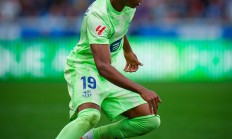 爱游戏登录-阿拉维斯意外击败巴萨，冲击前四位置