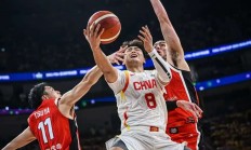 CBA球星精彩绝伦全力以赴争夺胜利