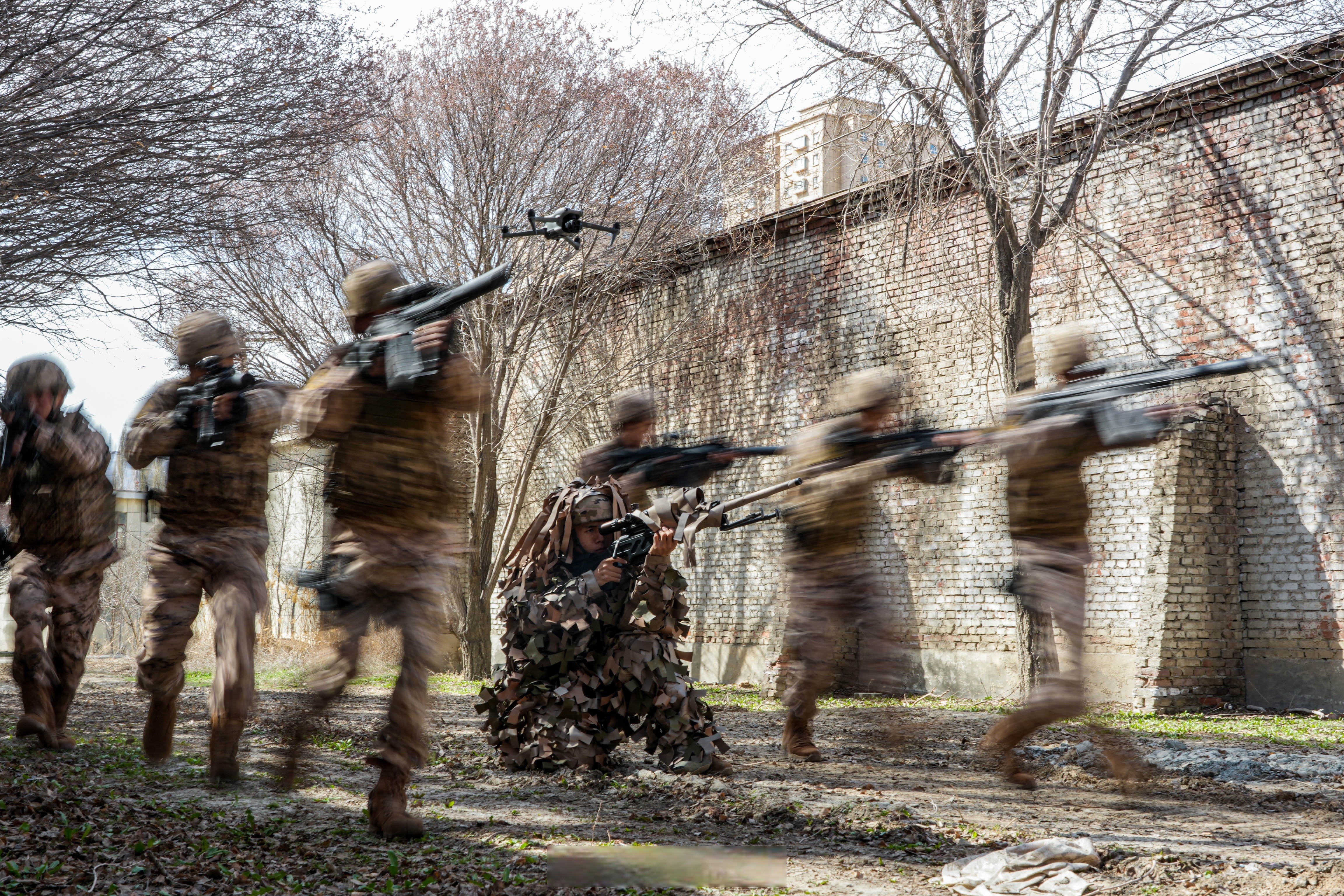 关键比赛中，战马战队战术得当压制对手，这场打得太精彩的简单介绍