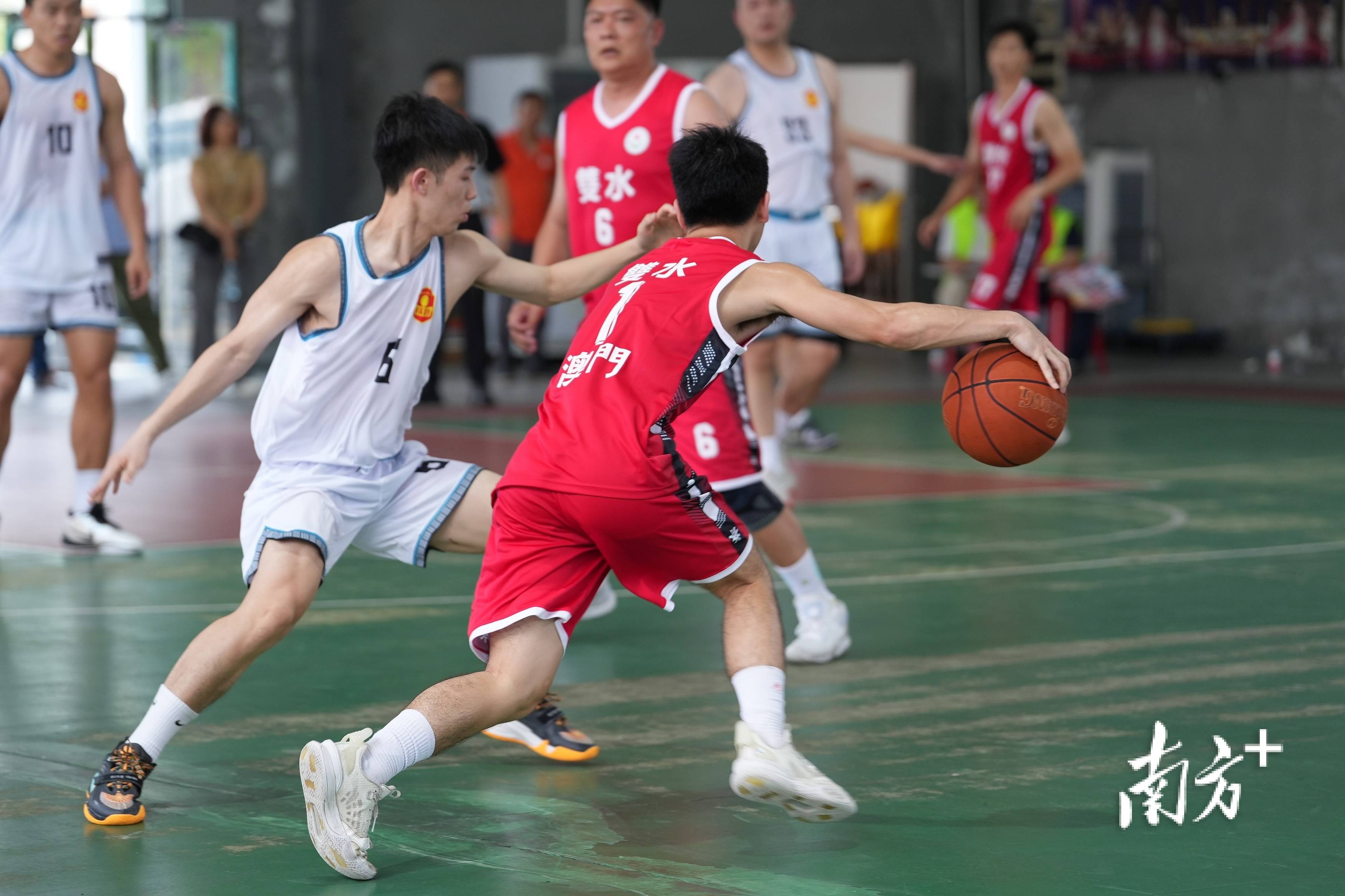 包含上海队爆发神级表现,全国篮球锦标赛被彻底压制,破门的词条 包含上海队爆发神级表现,全国篮球锦标赛被彻底压制,破门的词条