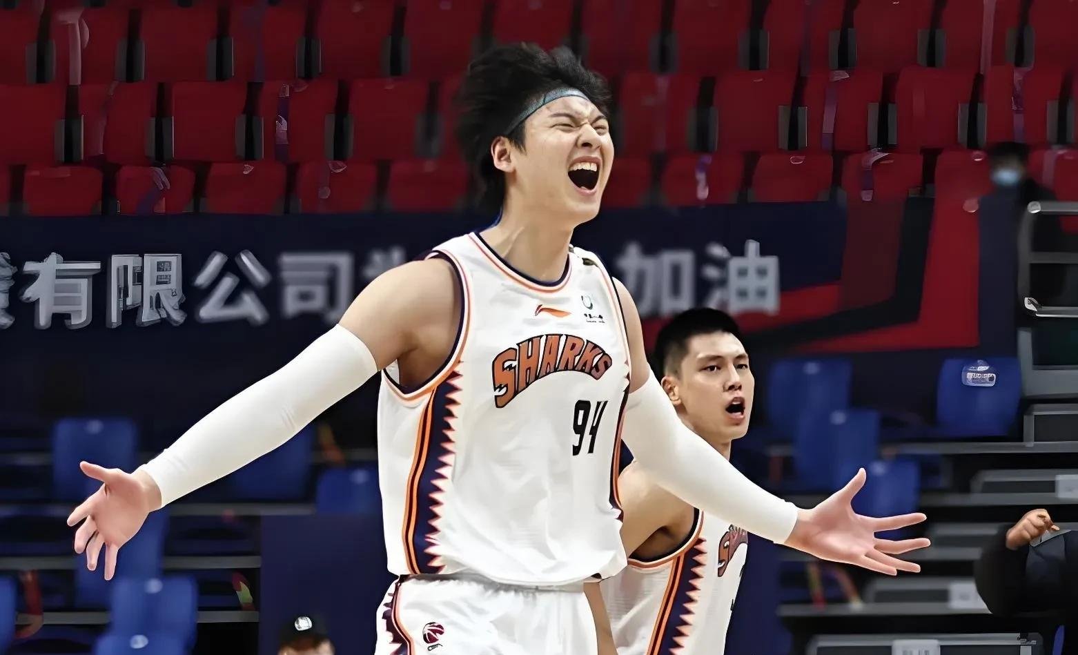 CBA球星精彩绝伦全力以赴争夺胜利