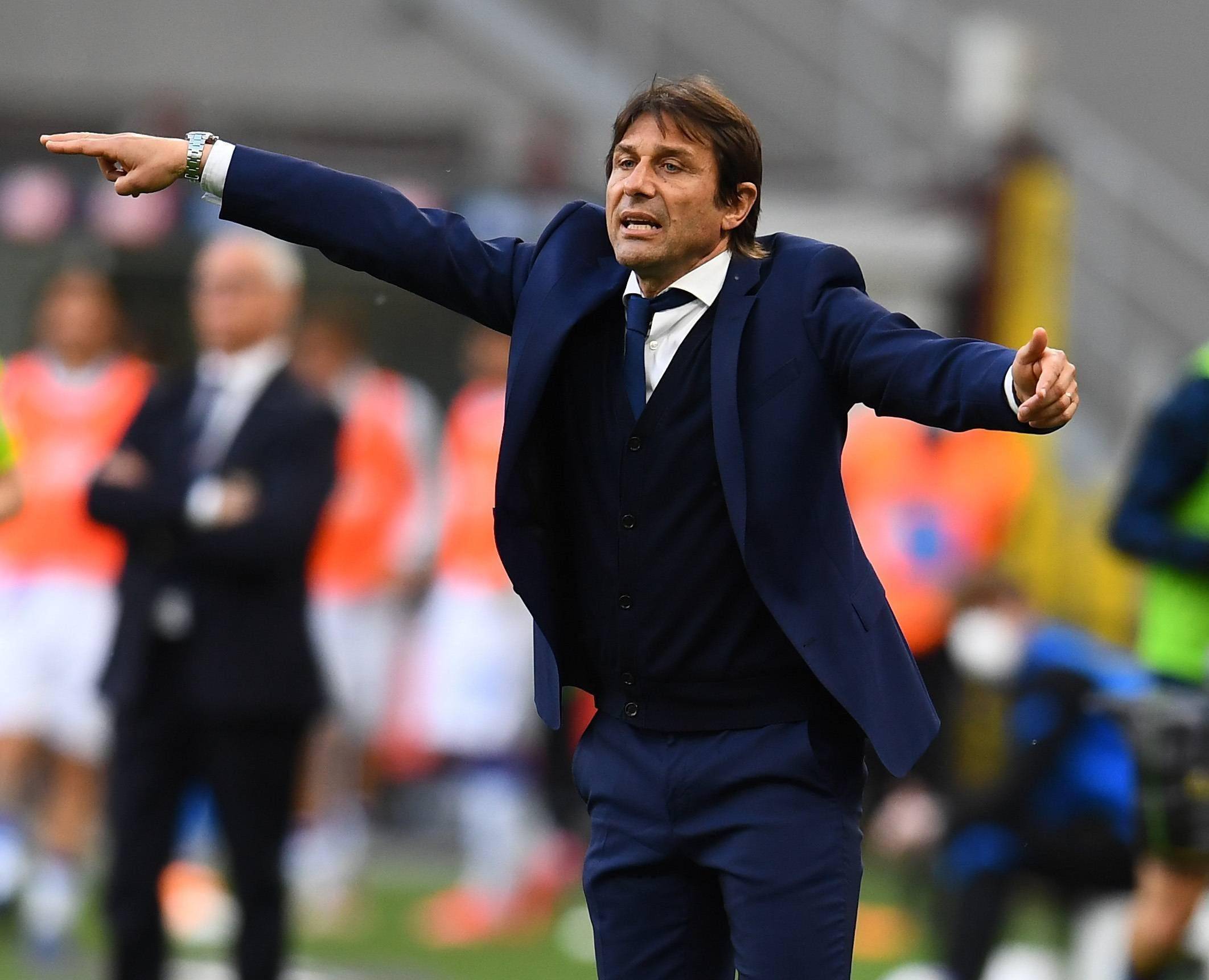 热门足球比赛中球员表现出色