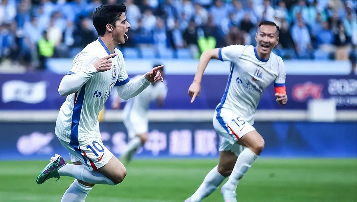 上海申花赢得关键比赛,跻身前列 上海申花赢得关键比赛,跻身前列