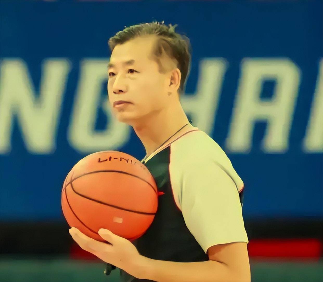 比赛中出现问题,裁判遭质疑 比赛中出现问题,裁判遭质疑