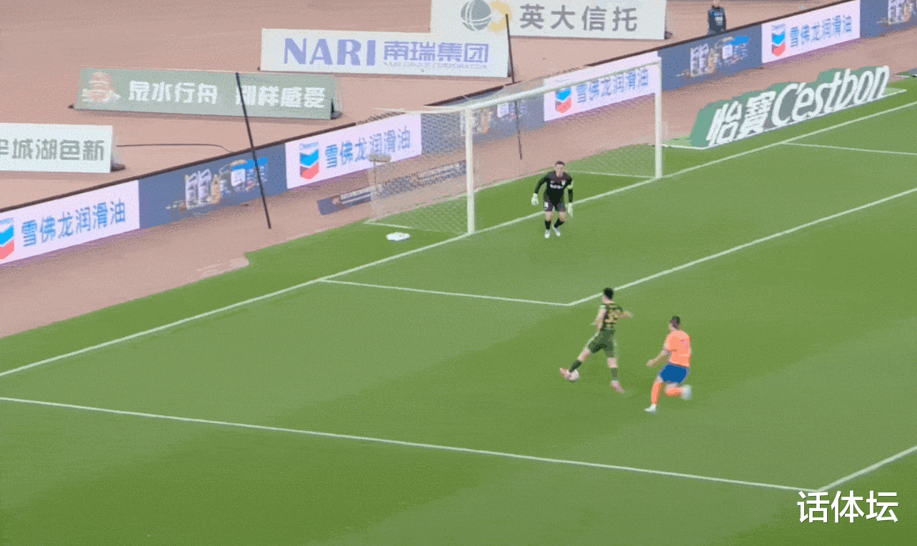 比赛中出现问题,裁判遭质疑 比赛中出现问题,裁判遭质疑