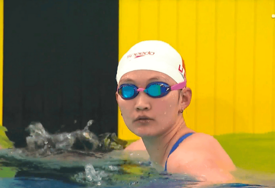 日本游泳选手打破自身纪录，夺得金牌