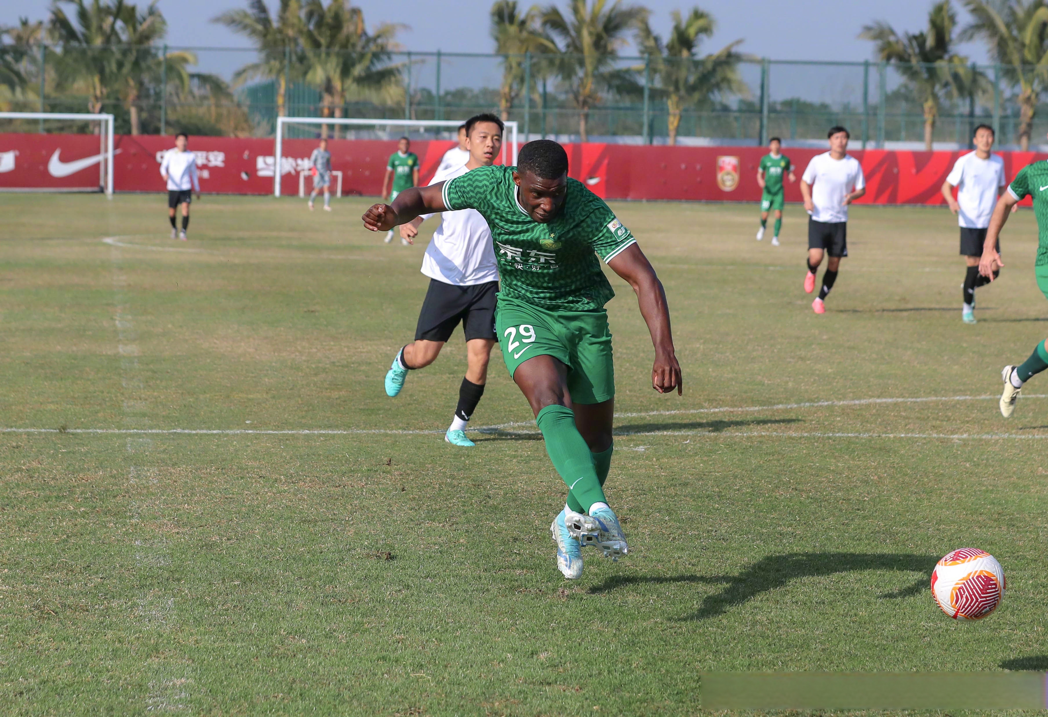 北京国安主场轻取对手,士气高涨 北京国安主场轻取对手,士气高涨