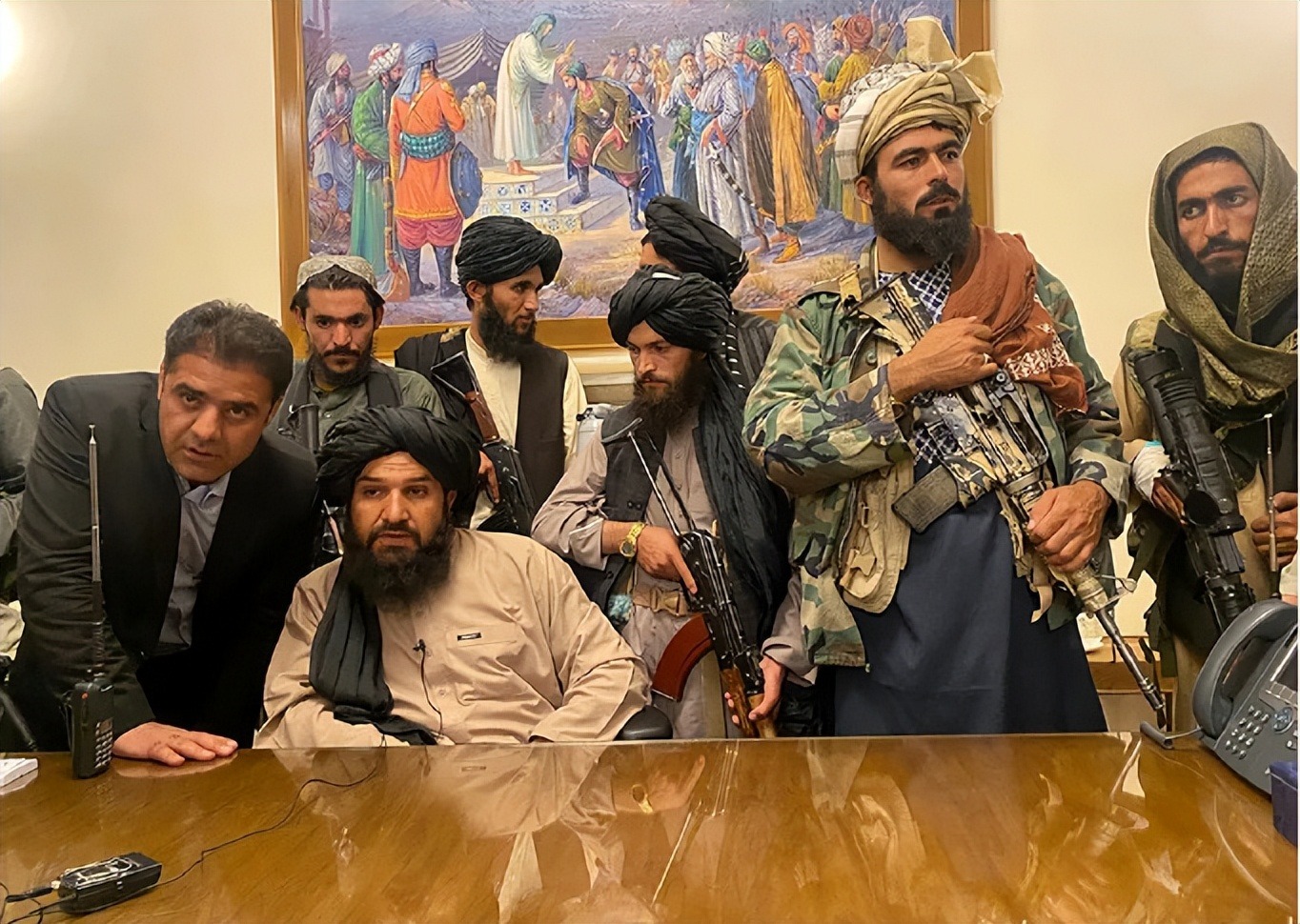 联赛局势白热化,七雄争霸,英勇拼搏! 联赛局势白热化,七雄争霸,英勇拼搏!