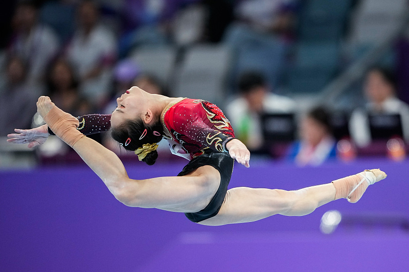 体操赛场上创造奇迹,观众为之惊叹不已 体操赛场上创造奇迹,观众为之惊叹不已