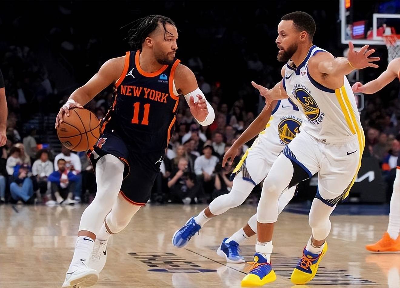 勇士客场击败尼克斯，库里神奇逆转带队获胜