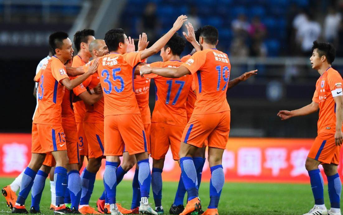 球迷热切期待国内球队在大舞台上表现