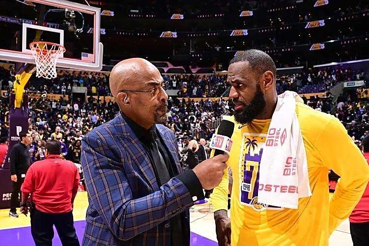 惊险之战!球队成功击败强劲对手 惊险之战!球队成功击败强劲对手