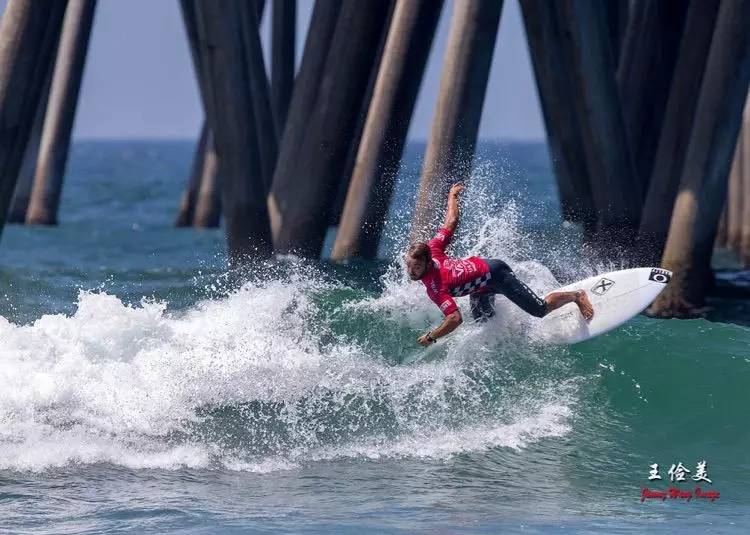 惊心动魄的比赛令人屏息凝神