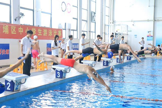 运动员们在赛场上尽展风采！