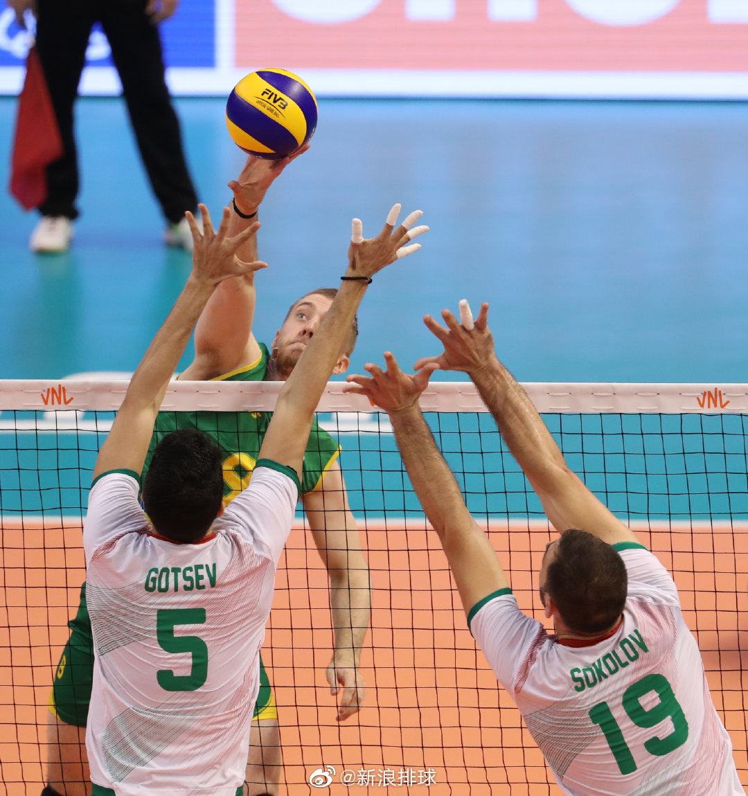 保加利亚队展现团结力量，艰难取胜