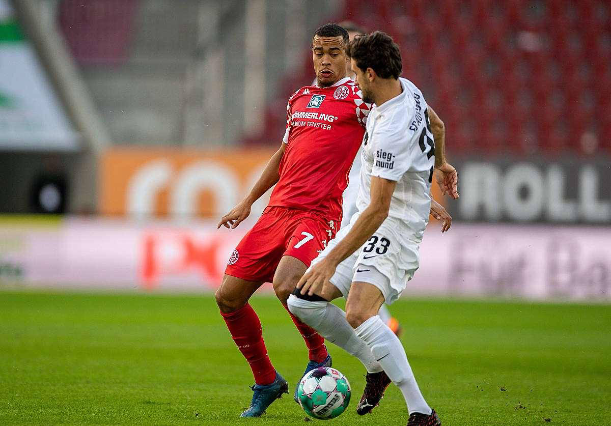 关于沃尔夫斯堡队员争议被罚,亚特兰大客场惊险获胜的信息 关于沃尔夫斯堡队员争议被罚,亚特兰大客场惊险获胜的信息