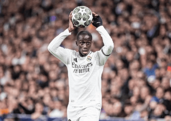 皇马防线连续失球,主帅面临压力 皇马防线连续失球,主帅面临压力