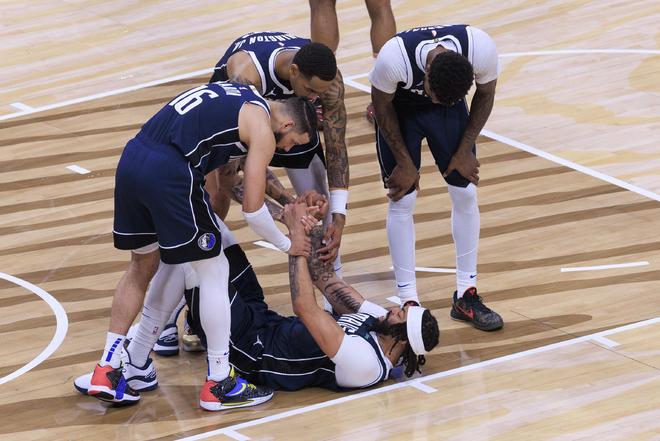 包含独行侠击败公牛，哈里斯全场砍下30+成为焦点的词条