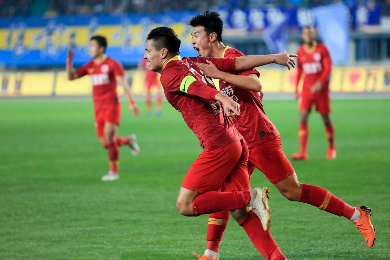 猛龙前锋在场上多次取得关键进球 猛龙前锋在场上多次取得关键进球