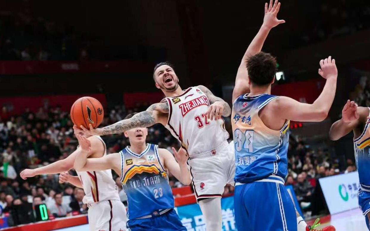 湖南男篮力克浙江队,保持连胜 湖南男篮力克浙江队,保持连胜