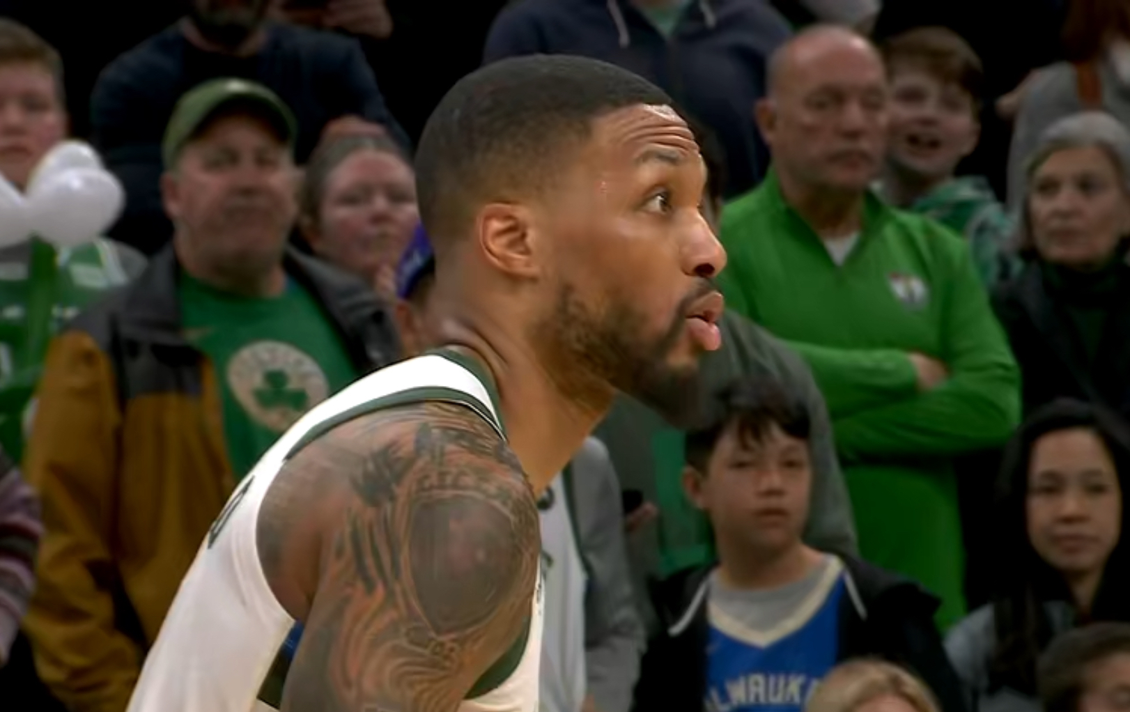 雄鹿大胜凯尔特人,领先东部 雄鹿大胜凯尔特人,领先东部